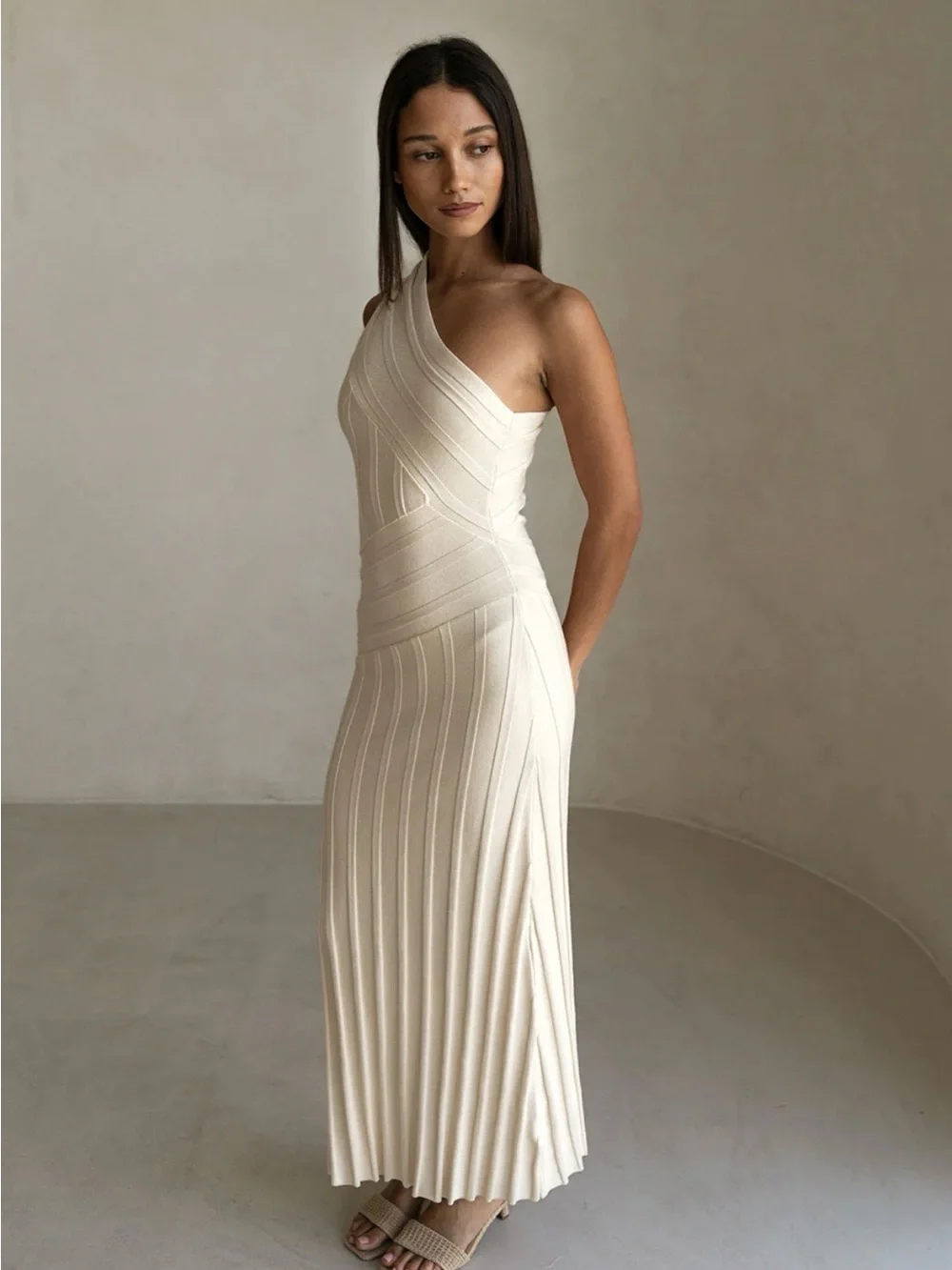 Dominica Dress - Picture 5 of 10